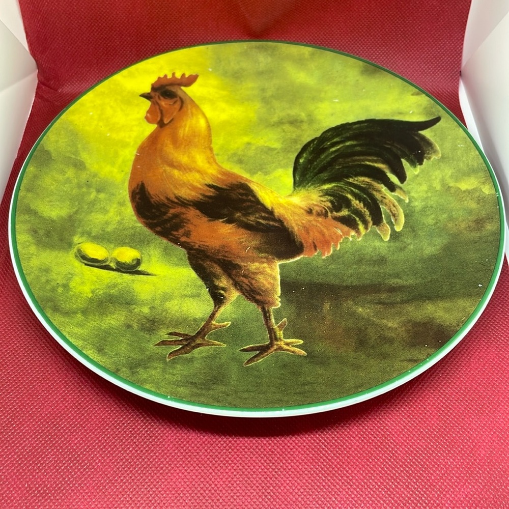 Rooster decor plate.